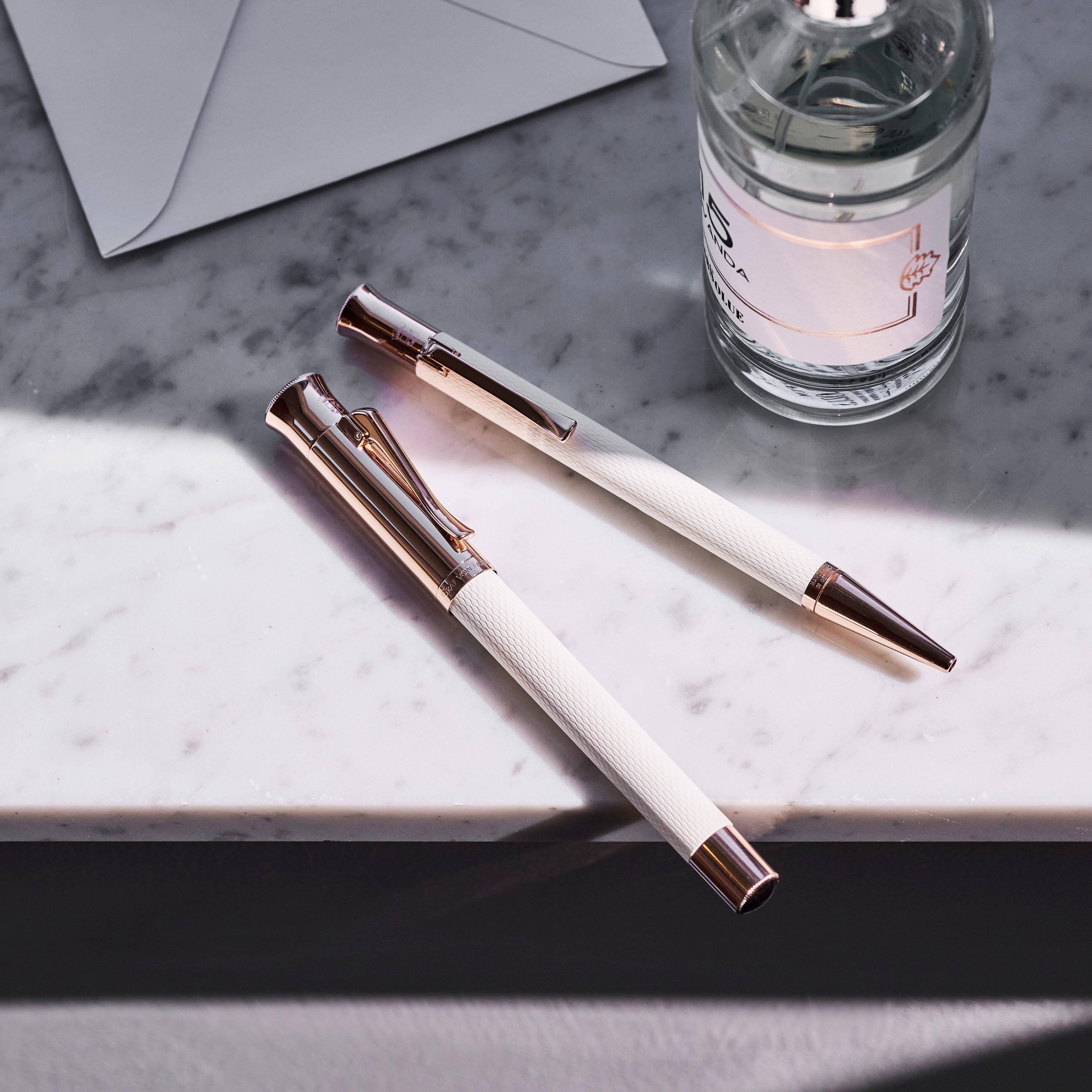 NEW】ギロシェ シャンパン 万年筆 – GRAF VON FABER-CASTELL